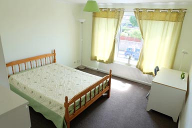 Room in Dagenham